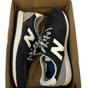 NIB New Balance sneakers